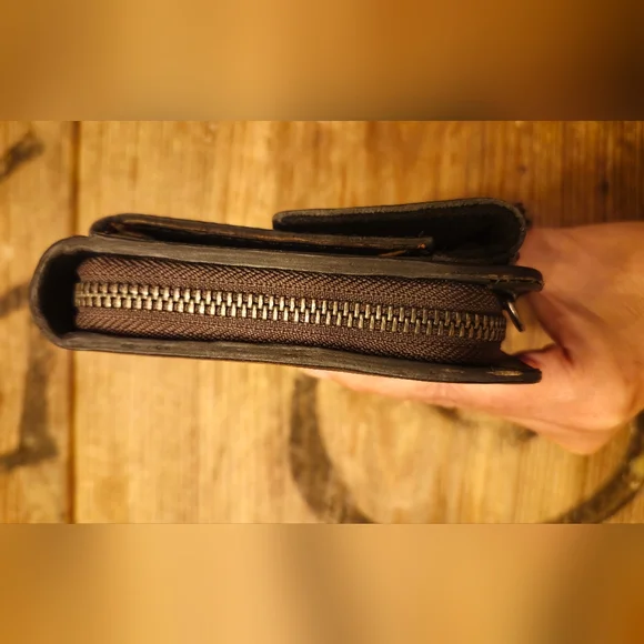 Patricia Nash Leather Zip Wallet - Picture 4 of 9